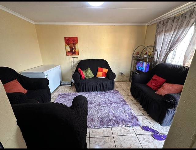 2 BEDROOM FREESTANDING FOR SALE IN EDENDALE BB